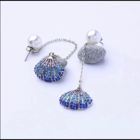 NWOT Betsey Johnson Shell and Pearl Earrings Asymmetrical - Picture 2 of 2